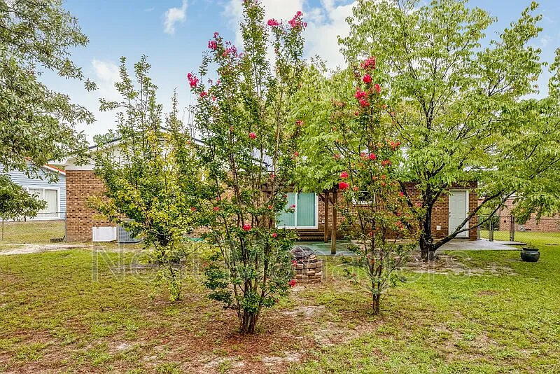 3 bed, 2.0 bath, 1186 sqft, $1,495 — Photo 4