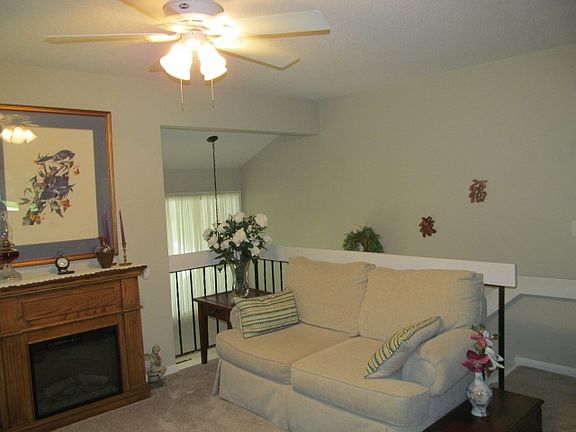 2nd image of 16 Broadmore Cir