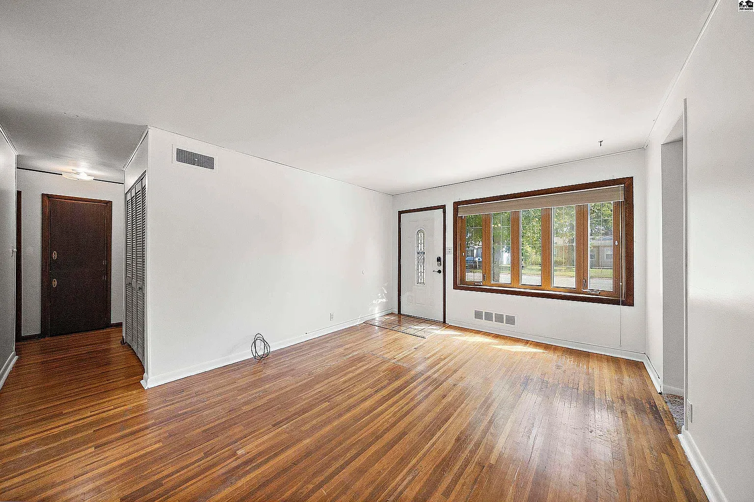 3 bed, 1232 sqft, $1,350 — Photo 4