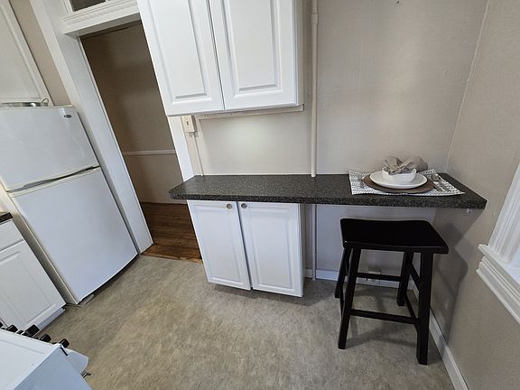 4th image of 118 N Beaumont Ave APT 2