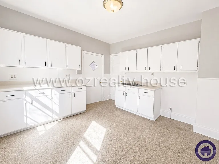 1031 N Michigan St — Photo 7