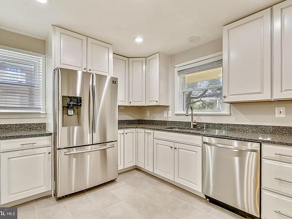 3rd image of 9417 Corsica Dr