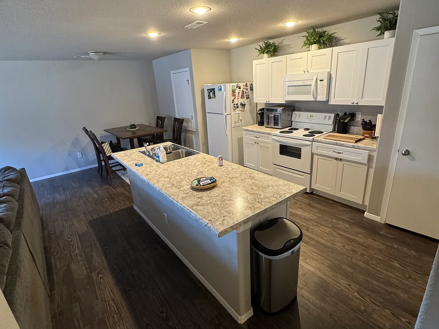 220 & 222 E Anabranch Ct — Photo 3