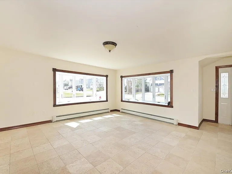 9 Cabot Rd W — Photo 9
