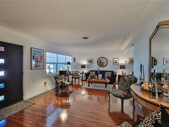 4th image of 1048 40th Ave NE