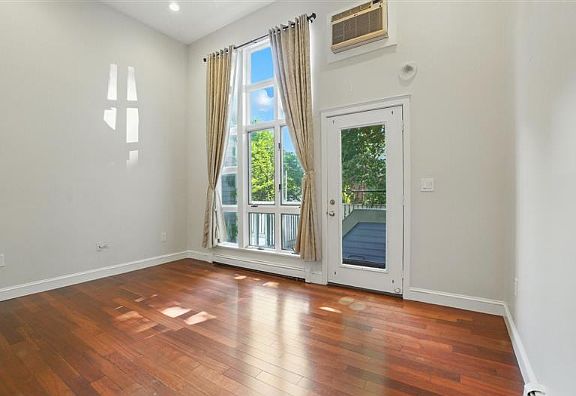 4th image of 8 Fort Washington Pl #1A