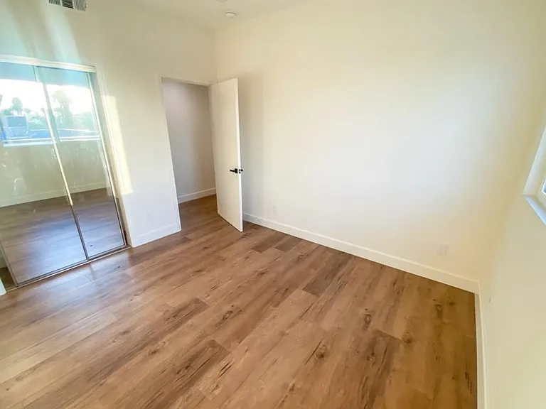 2806 S Palm Grove Ave #2 — Photo 4