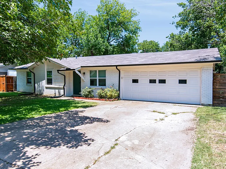 8005 Lazy Lane Rd — Photo 2