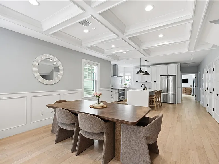 613 E 6th St #3 — Photo 5