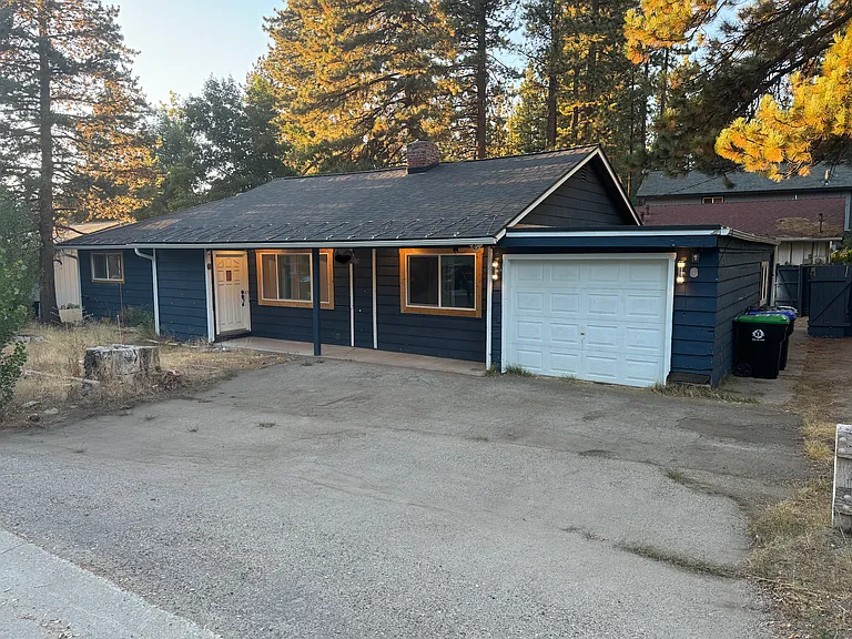 1677 Glenwood Way — Photo 2