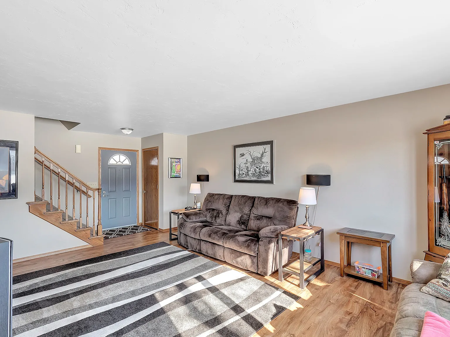 3 bed, 1900 sqft, $1,970 — Photo 2