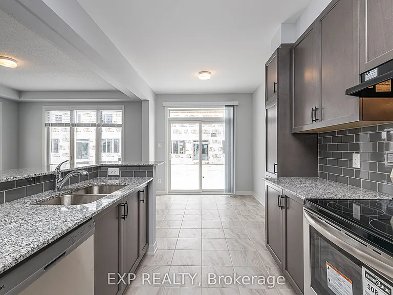 218 Ormiston Cres — Photo 10