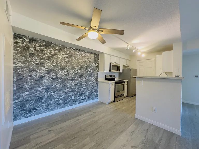231 W Horizon Ridge Pkwy #927 — Photo 12