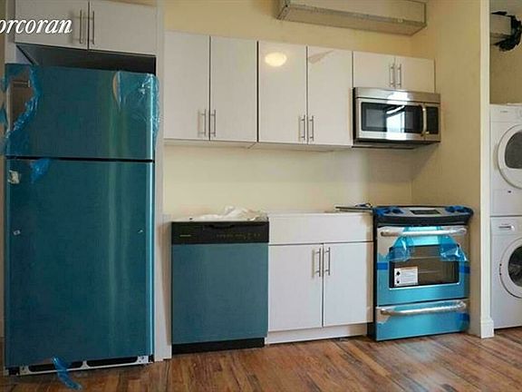 4th image of 402 Graham Ave #2
