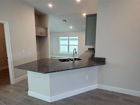 3rd image of 2672 Averland Loop