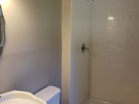 3rd image of 646 Lee Rd