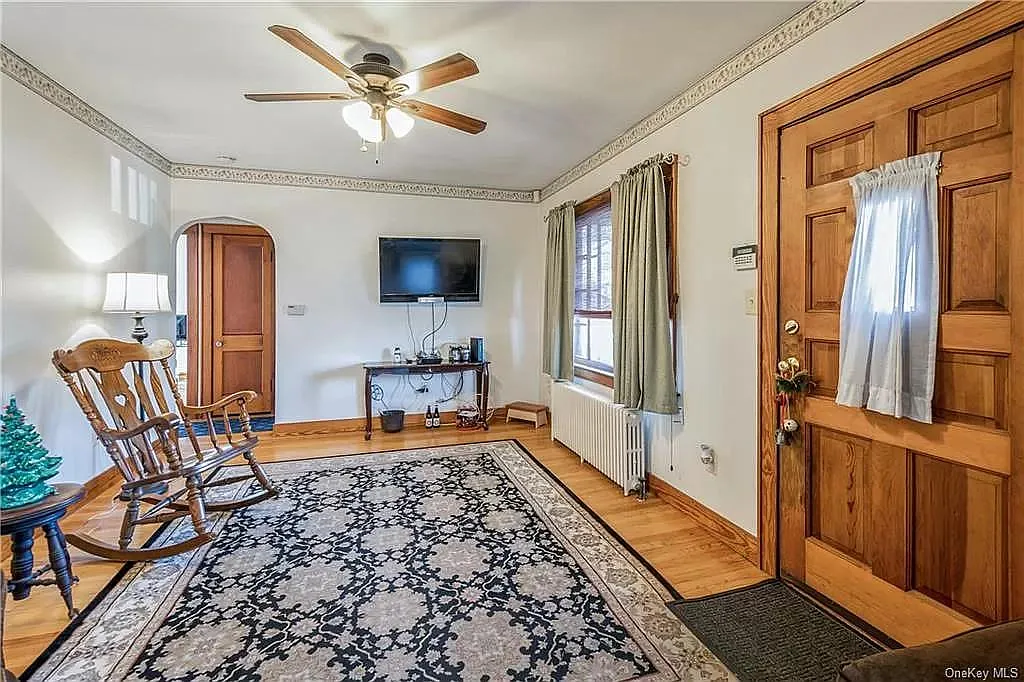 3 bed, 960 sqft, $3,200 — Photo 2