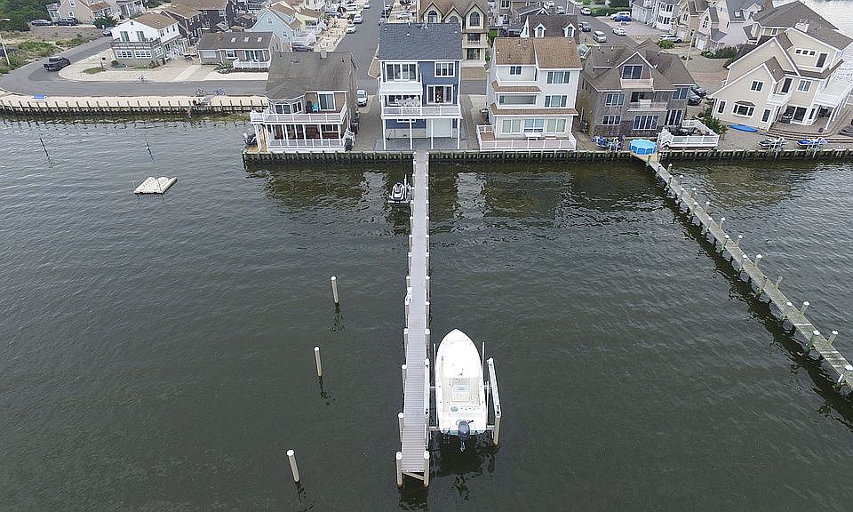 Bayfront with private Pier!