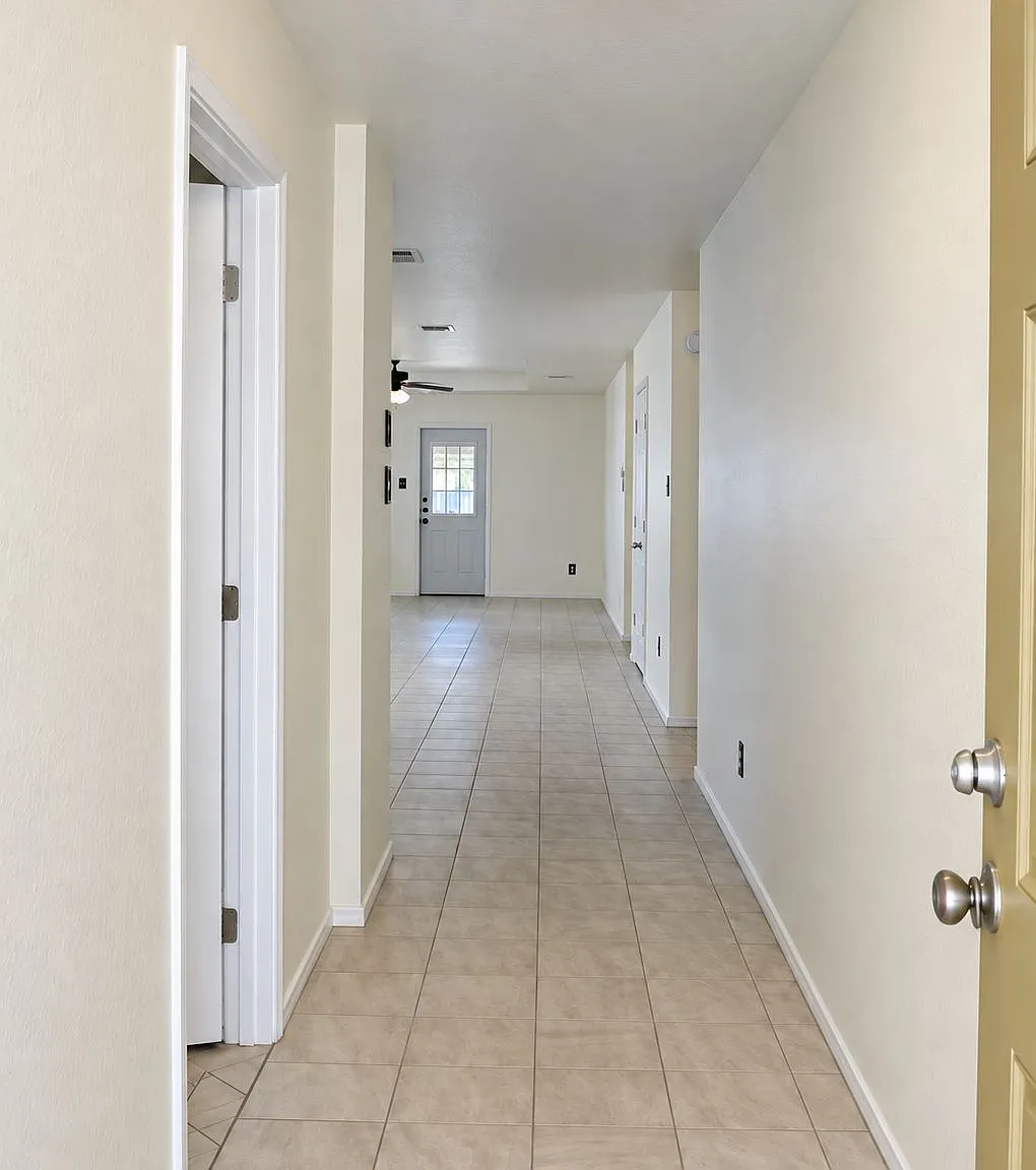 3 bed, 1705 sqft, $1,795 — Photo 2