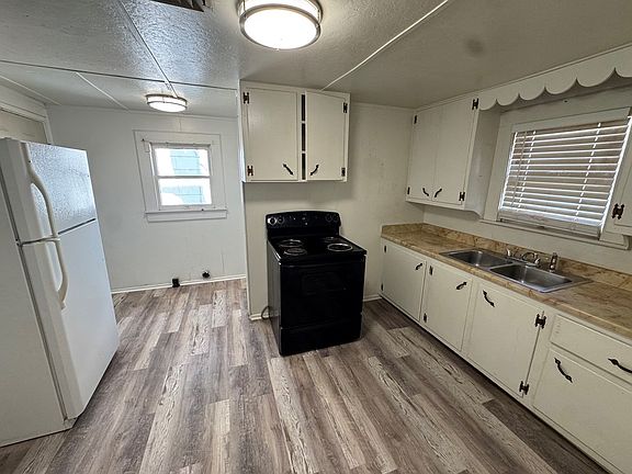 5th image of 110 E 16th St