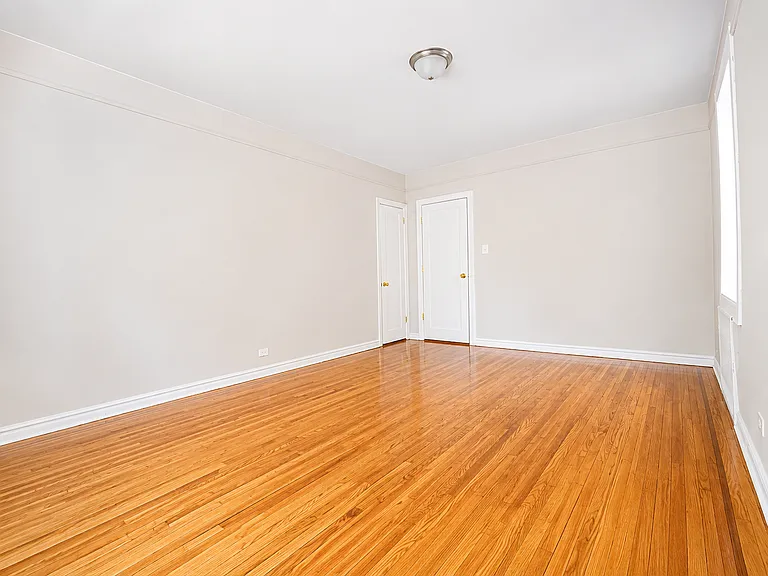 820 E 10th St #2D — Photo 11