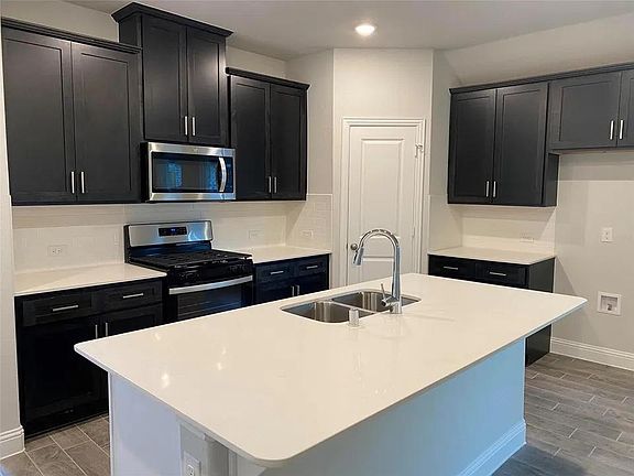 3rd image of 205 Portina Dr