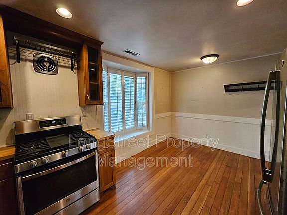 4th image of 1734 SW Market St