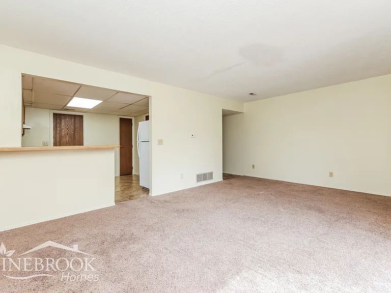 2464 Cross Village Dr — Photo 5