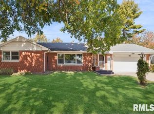 1128 Bobetta Ct, Clinton, IA 52732