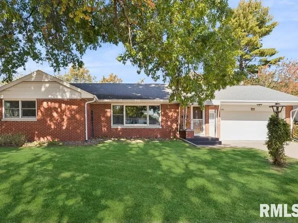 1128 Bobetta Ct, Clinton, IA 52732