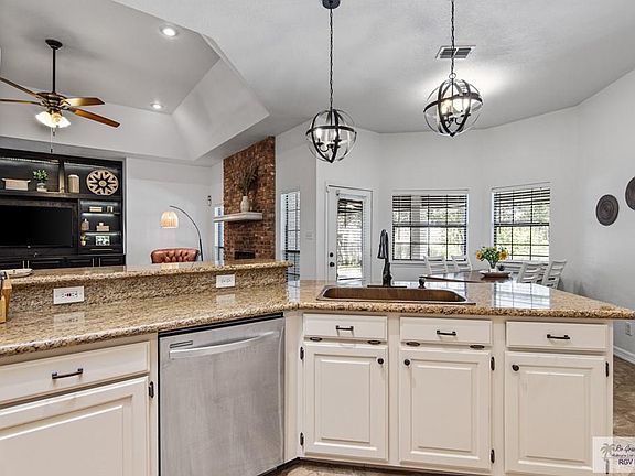 5th image of 3417 Oakmont Dr