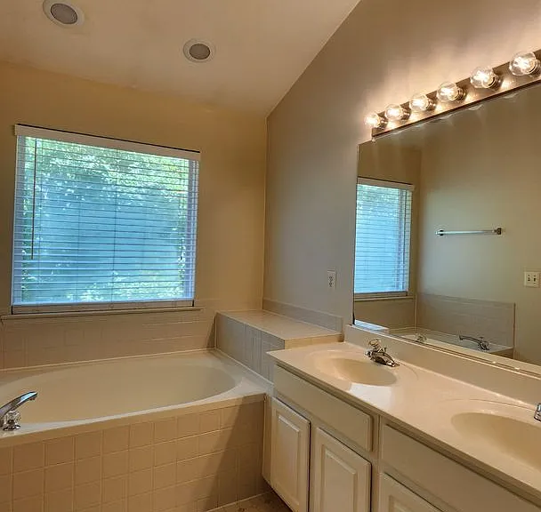 7719 Sullivan Cir — Photo 17
