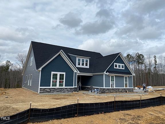 2nd image of 35 Weycroft Ct #69