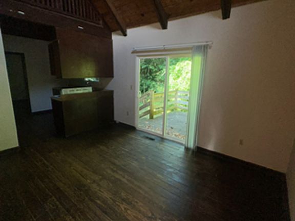 3rd image of 400 Lindsay Rd #1