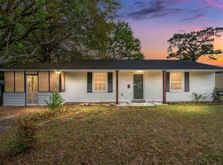 1211 Hawthorne Cir, Hanahan, SC 29410