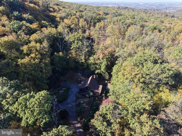 12605 Pennersville Rd, Waynesboro, PA 17268
