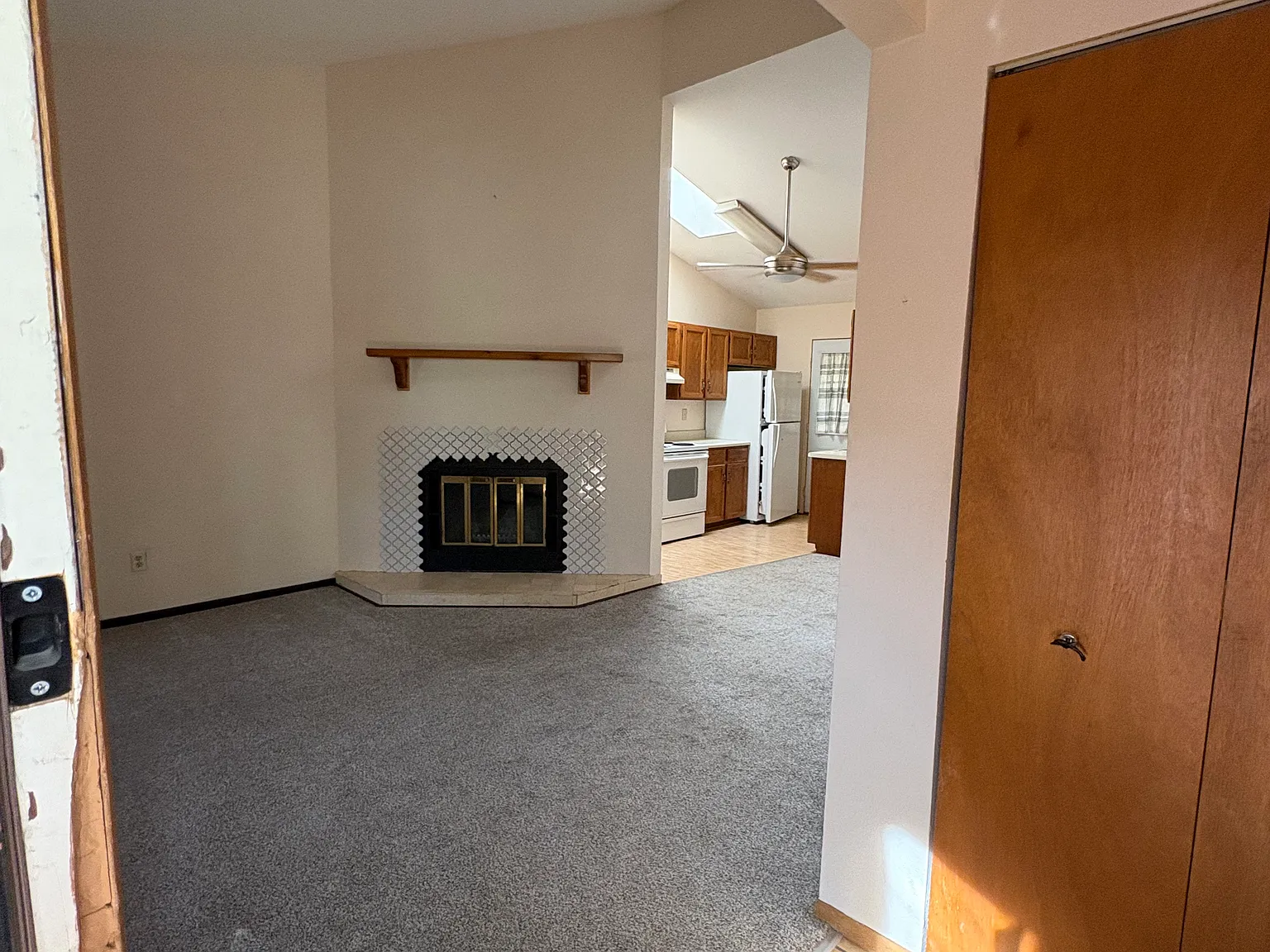 2 bed, 913 sqft, $1,300 — Photo 3