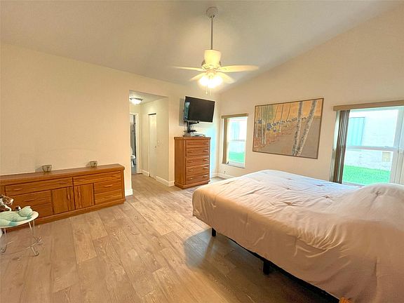 4th image of 691 NW 111th Way