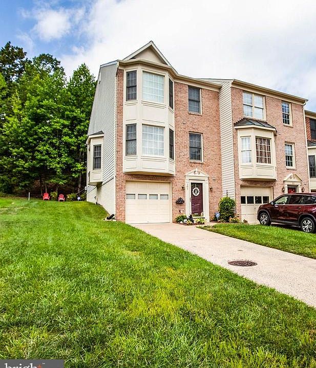 3 Level End Unit townhome