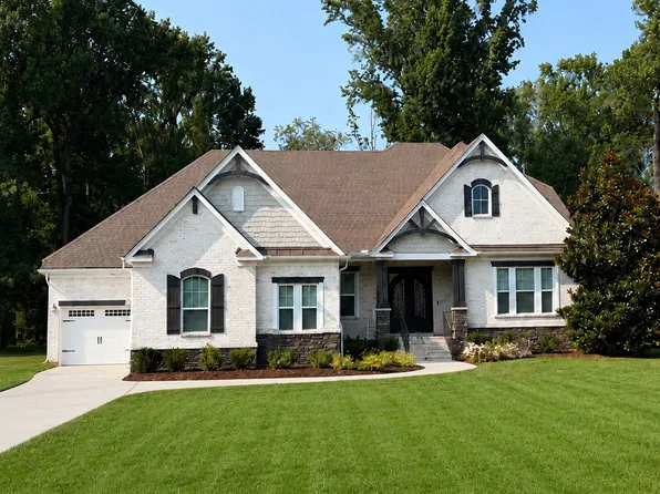 3700 Bosk Ln, College Grove, TN 37046