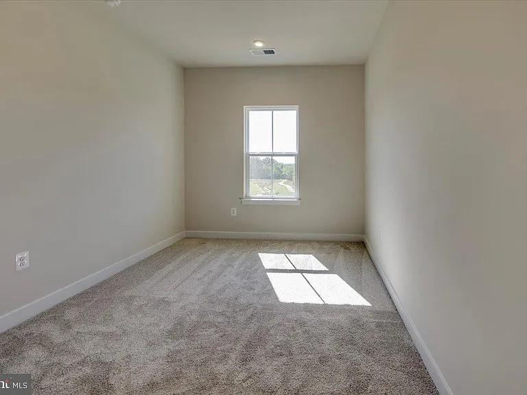 9390 Tanfield Dr — Photo 35