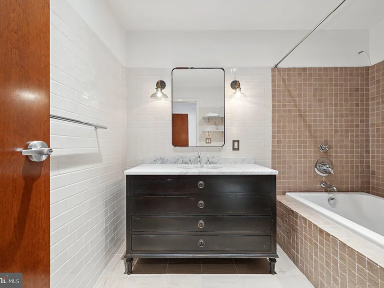 105 S 12th St #500 — Photo 15