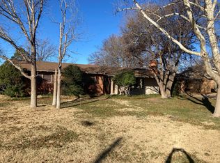 1107 Holliday St, Plainview, TX 79072