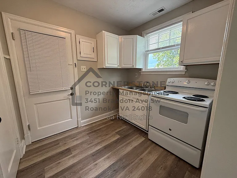 353 Highland Ave SW #3 — Photo 3