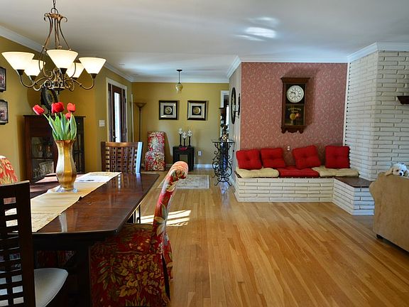 4th image of 9533 Cedar Ln