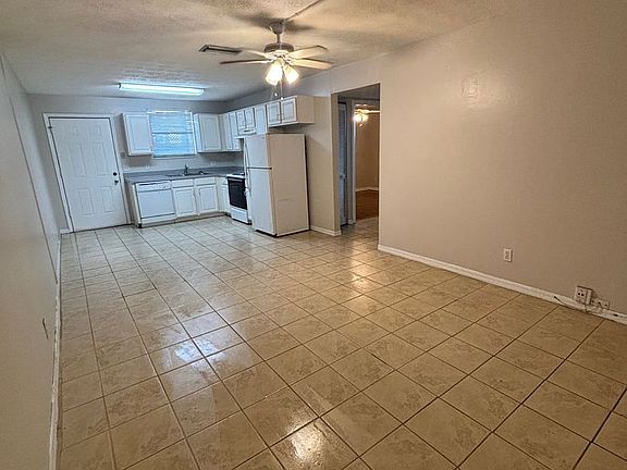 4th image of 325 5th Ave S APT C