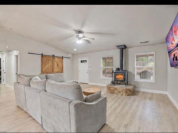 4th image of 6390 Red Robin Rd
