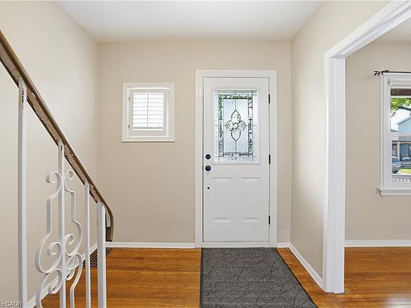 3rd image of 43 Cameron Ave N