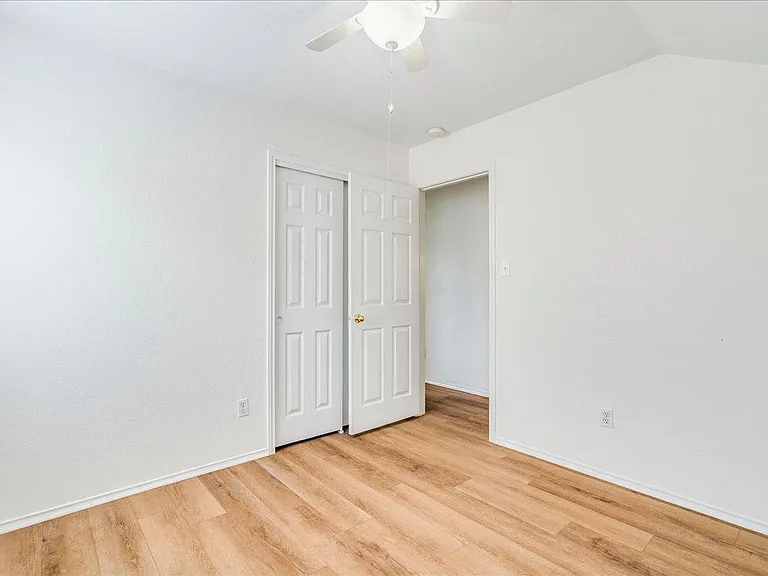 140 Schmidt — Photo 24