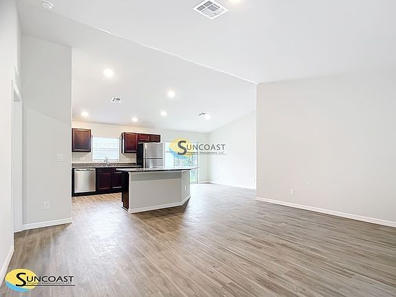 5th image of 2139 W Kenmore Dr